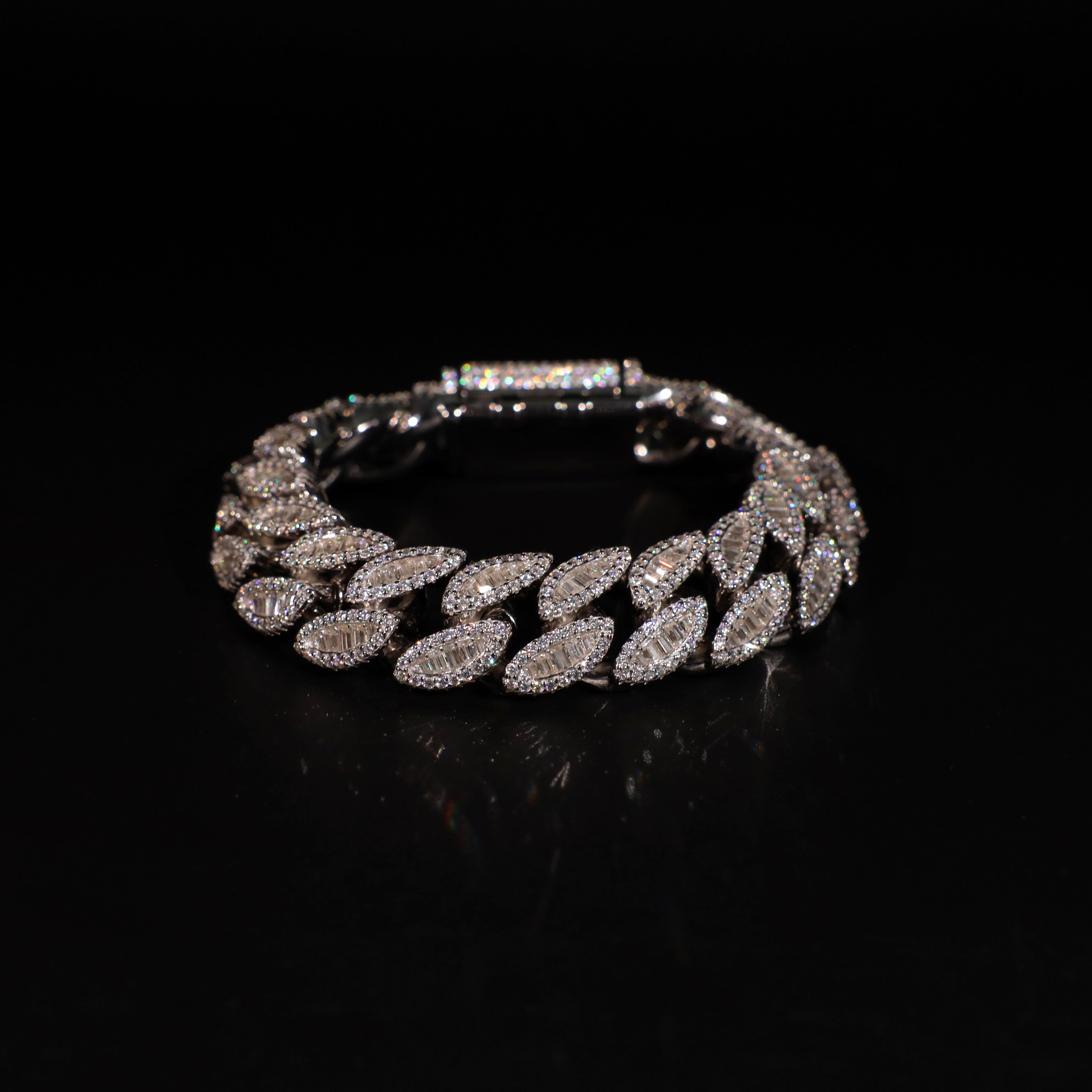 Oval-Shape Bracelet, 16mm Oval Baguette Cuban Link Bracelet (Silver)