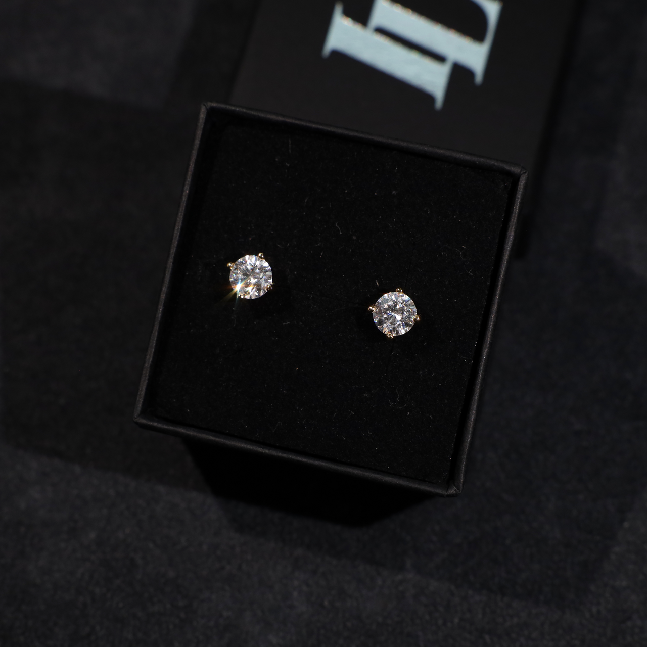 Solitaire Stud Earrings in Yellow Gold