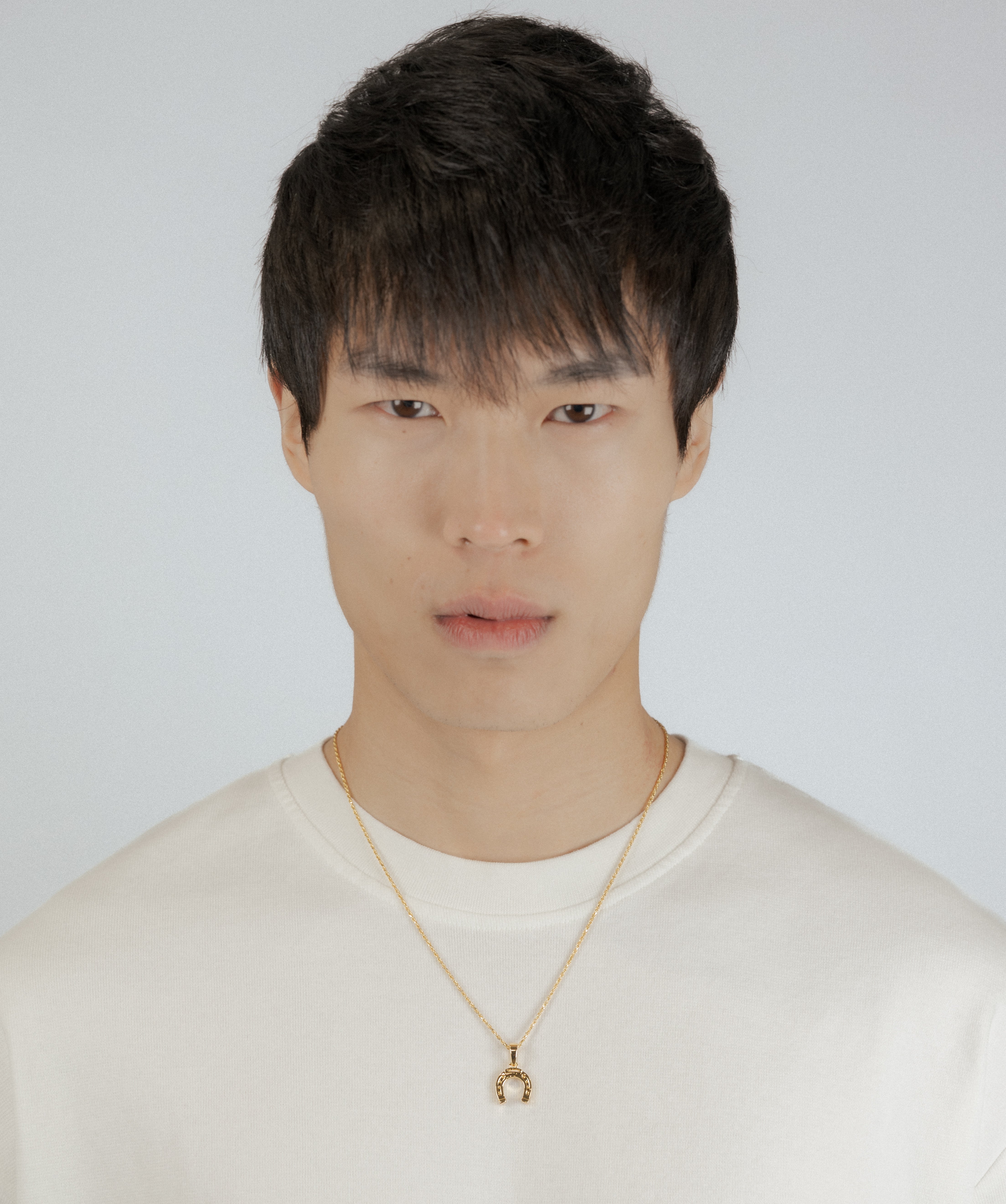 Horseshoe Pendant — Yellow Gold view 2 | colour:yellow